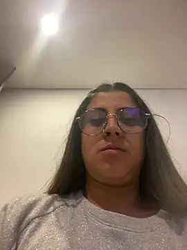 girl anni online show from February 18, 2025, 3:21 am