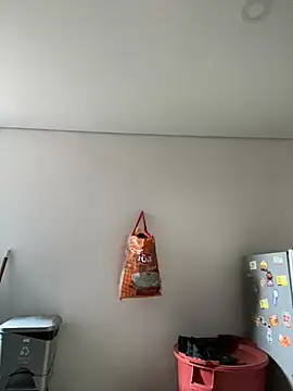 girl anni online show from February 21, 2025, 1:55 pm