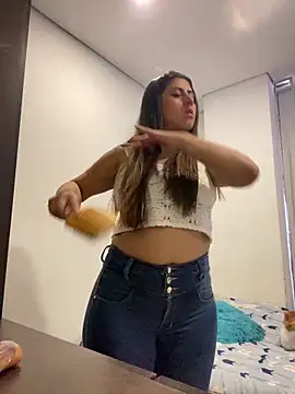 girl anni online show from February 25, 2025, 5:04 pm