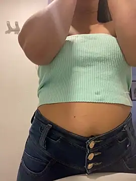 girl anni online show from February 27, 2025, 8:42 pm