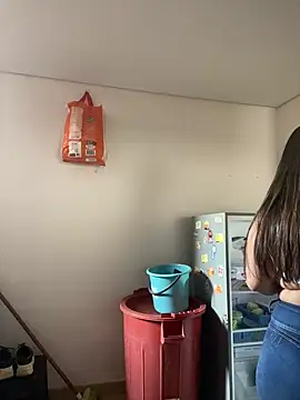 girl anni online show from February 28, 2025, 12:42 pm