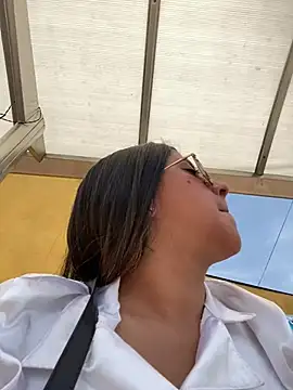 girl anni online show from March 2, 2025, 4:42 pm