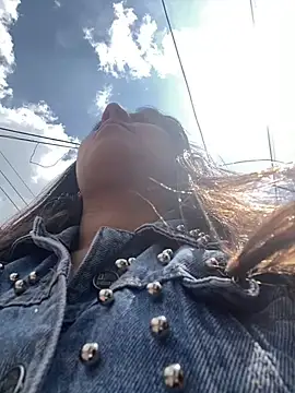 girl anni online show from March 8, 2025, 6:16 pm