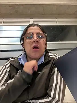 girl anni online show from March 13, 2025, 1:43 am