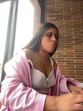 girl anni online show from March 20, 2025, 6:09 pm