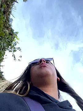 girl anni online show from September 16, 2025, 12:06 pm