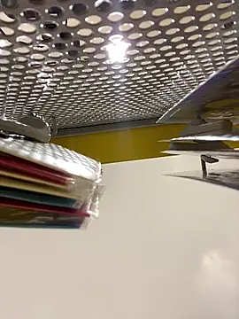 girl anni online show from October 11, 2025, 4:27 pm