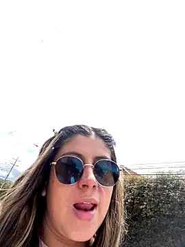 girl anni online show from October 16, 2025, 4:08 pm