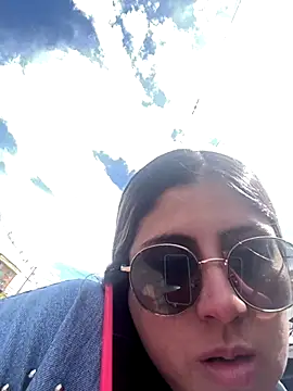 girl anni online show from November 1, 2025, 3:47 pm