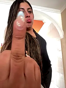 girl anni online show from November 3, 2025, 7:37 pm