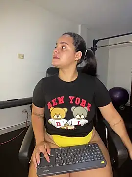 Violetrousse online show from October 4, 2025, 4:49 pm