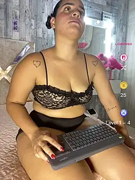 Snapshot of Violetrousse chatting on May 3, 2026, 7:20 pm Violetrousse online show from May 3, 2026, 7:20 pm