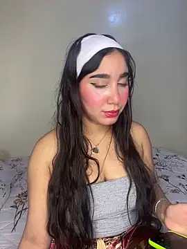 Snapshot of Meryem_Queen chatting on March 3, 2025, 9:48 pm Meryem Queen online show from March 3, 2025, 9:48 pm