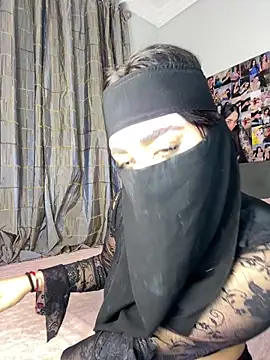 Snapshot of Meryem_Queen chatting on February 3, 2026, 11:32 pm Meryem Queen online show from February 3, 2026, 11:32 pm