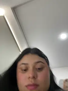 alissonfernandez  online show from March 12, 2025, 2:45 pm