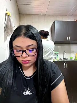 alissonfernandez  online show from September 13, 2025, 6:40 pm