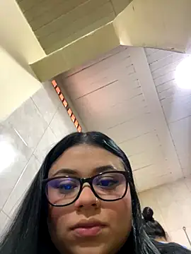 alissonfernandez  online show from September 22, 2025, 1:46 pm