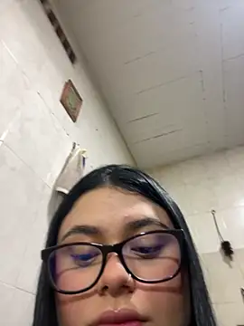 alissonfernandez  online show from October 4, 2025, 1:03 am