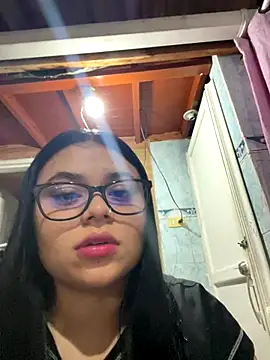 alissonfernandez  online show from October 7, 2025, 10:56 am