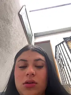 alissonfernandez  online show from May 21, 2026, 5:31 pm