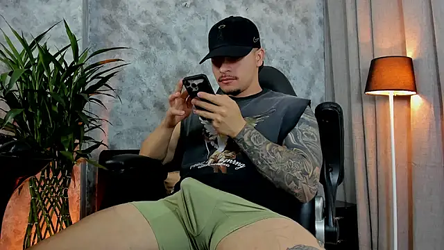 boyc022  online show from October 8, 2025, 6:16 pm