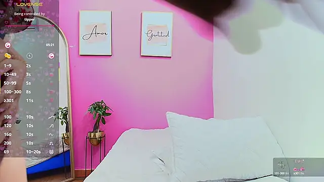 hornybarelylegalgirl online show from February 13, 2025, 12:43 pm