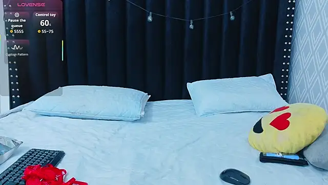 hornybarelylegalgirl online show from December 1, 2025, 12:32 pm