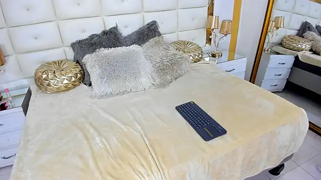 CoralHarmon online show from December 12, 2024, 9:48 pm