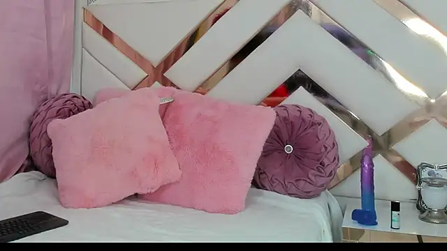 CoralHarmon online show from December 24, 2024, 2:12 pm