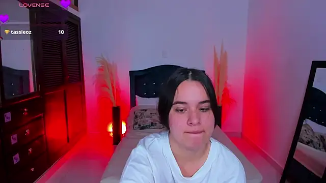 Snapshot of lizi_dolly chatting on December 19, 2024, 10:53 pm lizi dolly online show from December 19, 2024, 10:53 pm