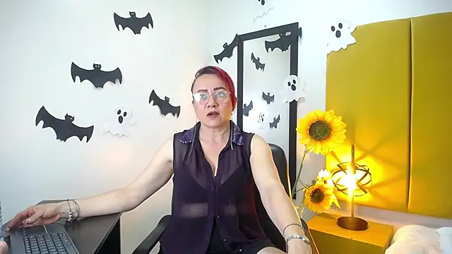 Lupiita223 online show from October 28, 2025, 1:03 pm