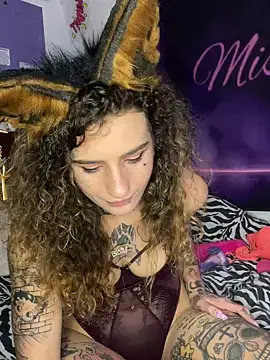 BlazyKitsune- online show from December 28, 2024, 1:38 pm