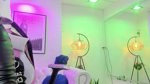 Theia moon online show from March 12, 2025, 12:47 pm