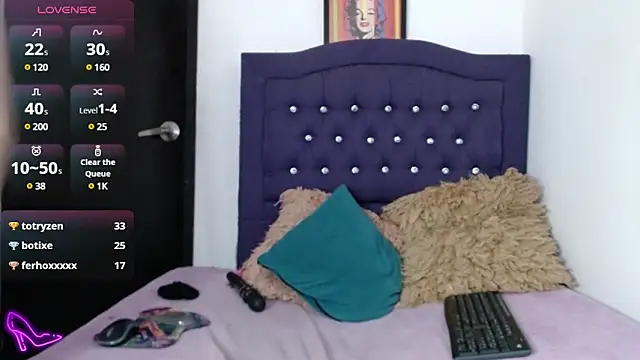 MARYQUANT online show from February 7, 2025, 6:45 am