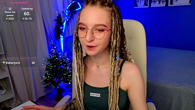 VioletShine online show from December 24, 2024, 2:33 pm