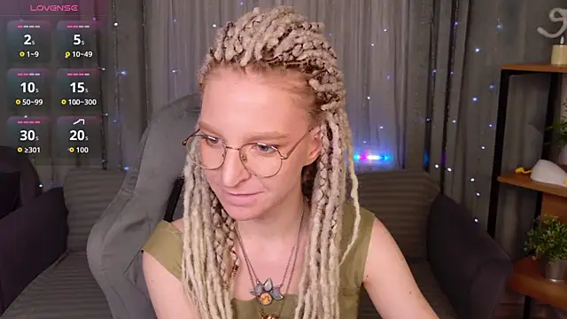 Snapshot of VioletShine chatting on July 26, 2026, 9:27 am VioletShine online show from July 26, 2026, 9:27 am