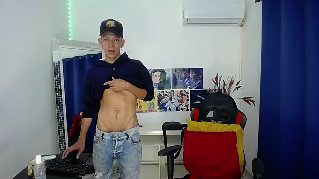 Favel Gomez7 online show from March 17, 2025, 10:06 pm