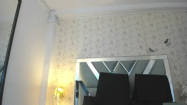 Queenjenn   online show from December 11, 2024, 8:50 pm