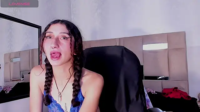 Queenjenn   online show from January 21, 2025, 5:09 pm