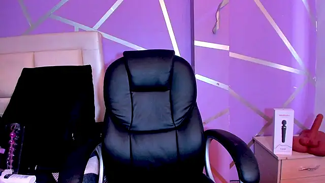 Queenjenn   online show from January 29, 2025, 5:02 pm