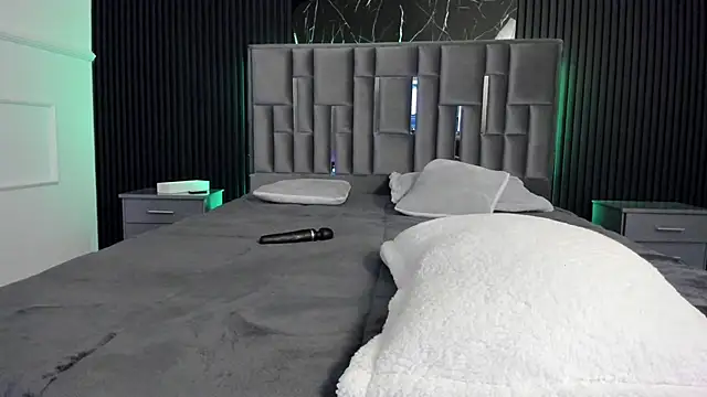 CelestteBloom online show from December 19, 2024, 3:18 am