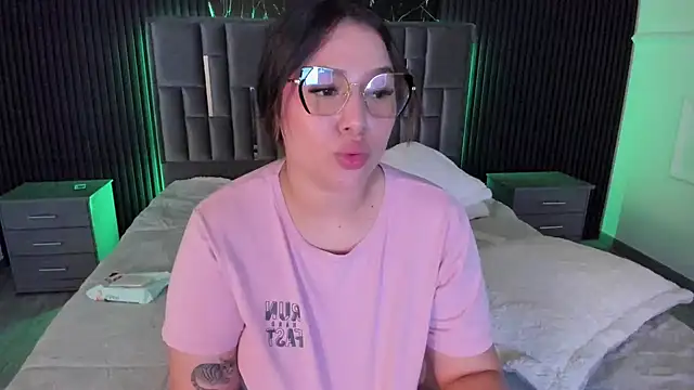 CelestteBloom online show from December 26, 2024, 4:43 am