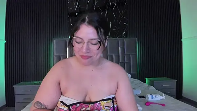 CelestteBloom online show from December 31, 2024, 8:26 am