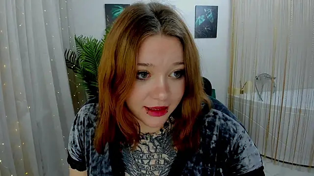 MoonLghte online show from February 1, 2025, 10:26 am