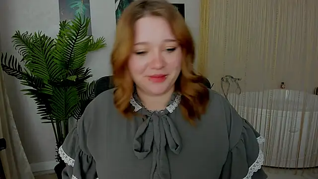 MoonLghte online show from February 5, 2025, 2:40 am