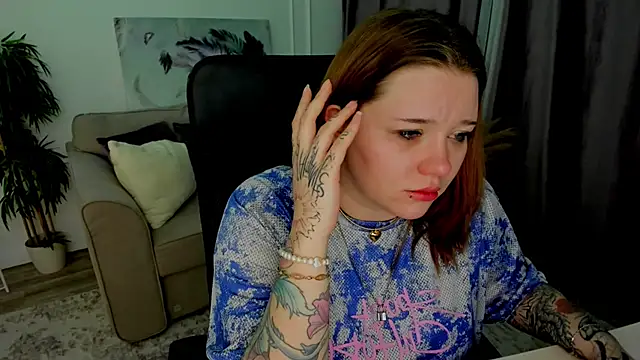 MoonLghte online show from February 10, 2025, 6:45 pm