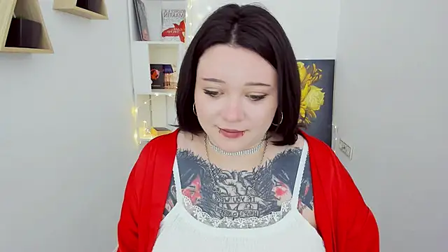 MoonLghte online show from February 18, 2025, 10:27 am