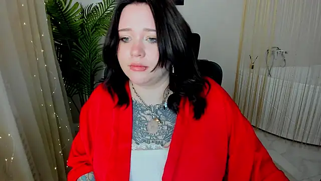 MoonLghte online show from February 25, 2025, 6:20 pm