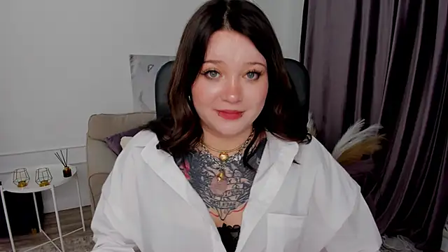 MoonLghte online show from March 13, 2025, 7:50 pm