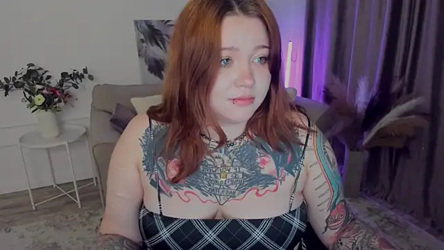 MoonLghte online show from September 21, 2025, 7:59 pm